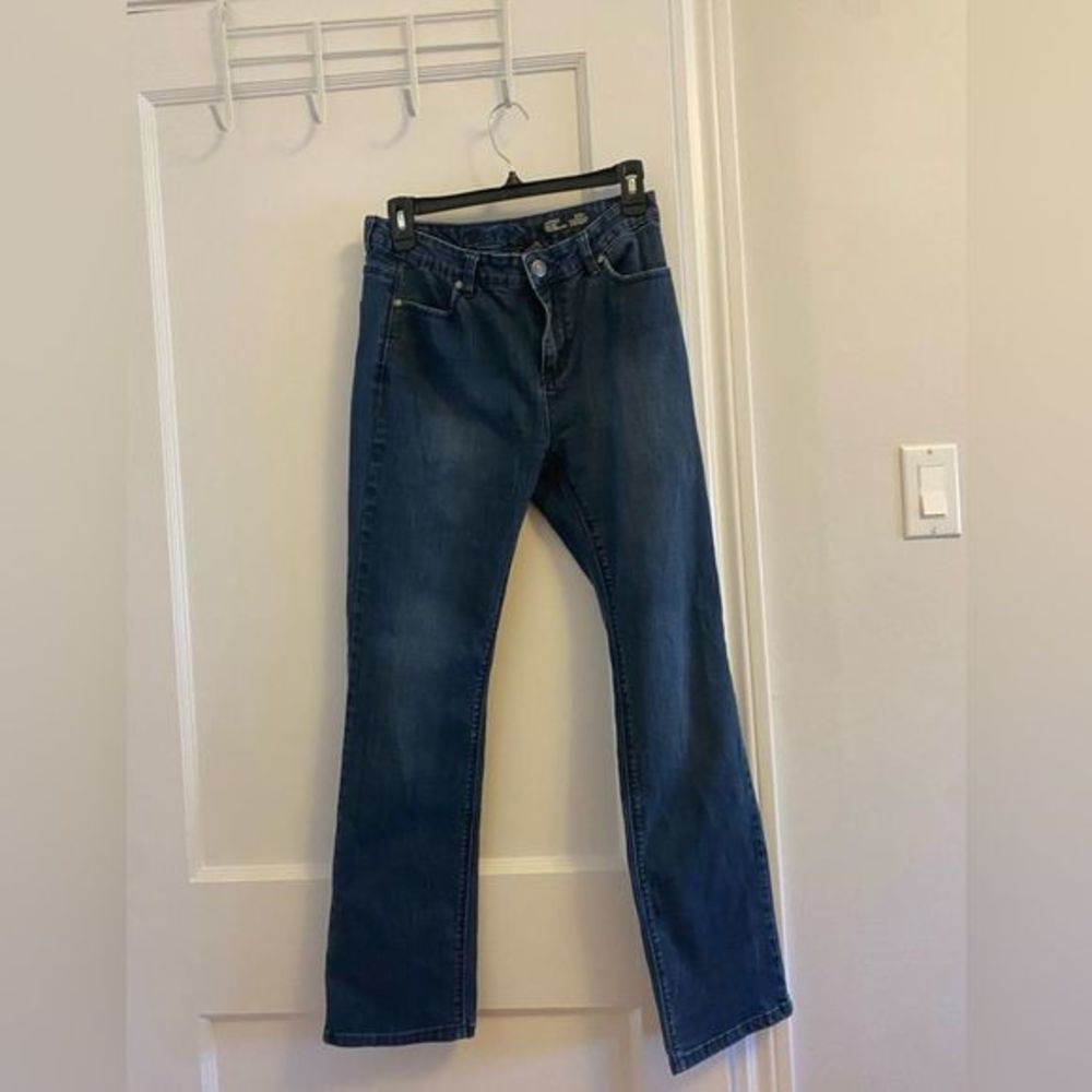 3/30 BUFFALO jeans straight legged size 8